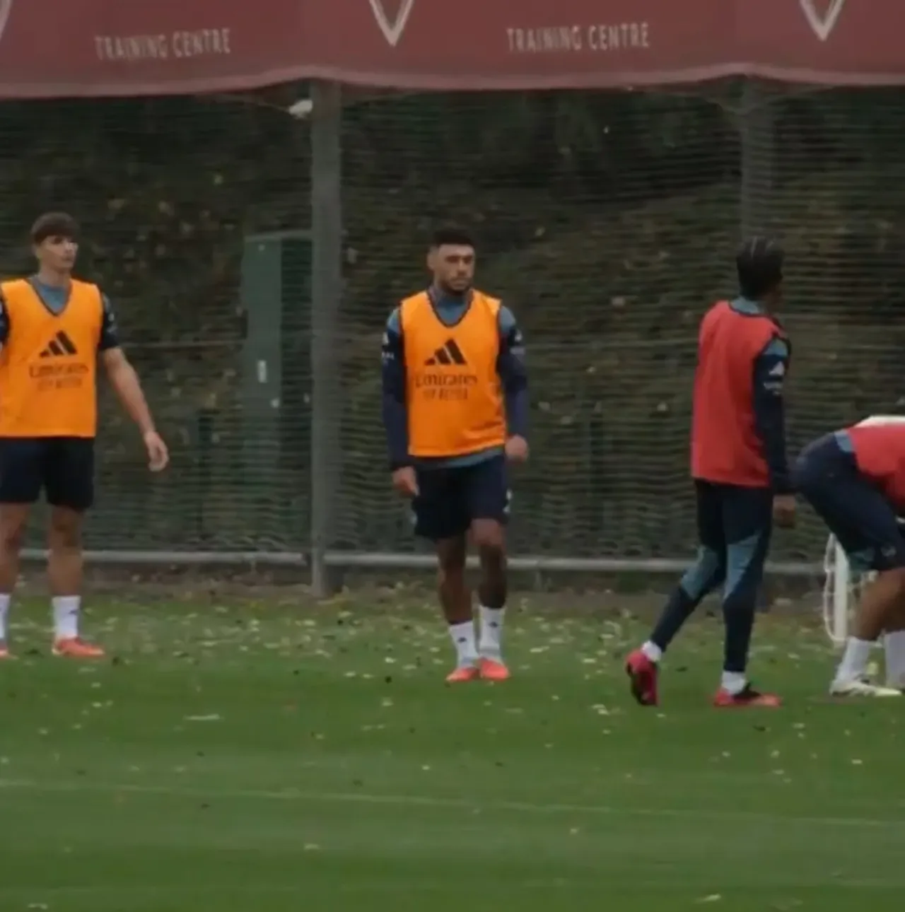 Alex Oxlade-Chamberlain Formunu Arsenal U21 ile Çalışarak Koruyor Alex Oxlade-Chamberlain Formunu Arsenal U21 ile Çalışarak Koruyor