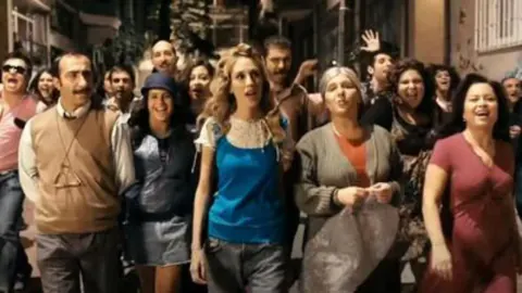 Çok Filim Hareketler Bunlar Filminin Konusu ve Oyuncu Kadrosu