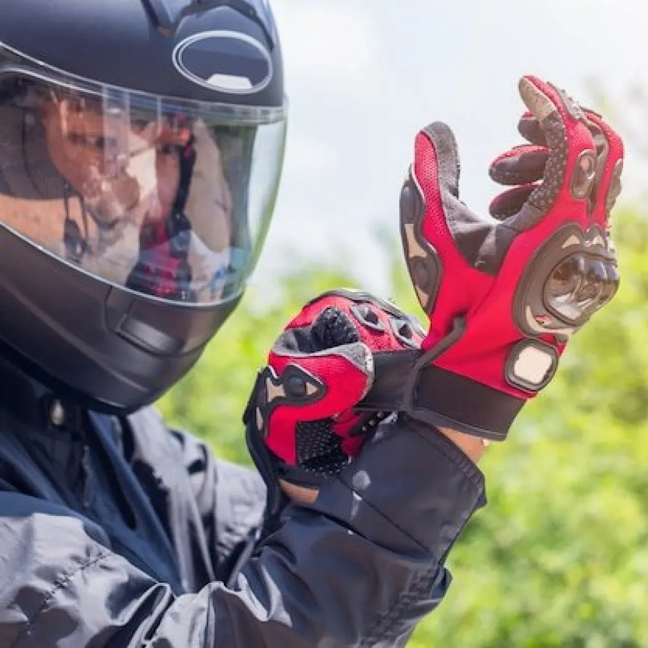 Türkiye'de Bisiklet, Motosiklet ve Traktör Kullanıcıları İçin Koruyucu Ekipman Zorunluluğu Türkiye'de Bisiklet, Motosiklet ve Traktör Kullanıcıları İçin Koruyucu Ekipman Zorunluluğu