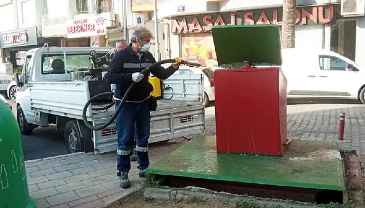 Karşıyaka Belediyesi Alaybey Mahallesi'nde Haşere Mücadelesi Başlattı Karşıyaka Belediyesi Alaybey Mahallesi'nde Haşere Mücadelesi Başlattı