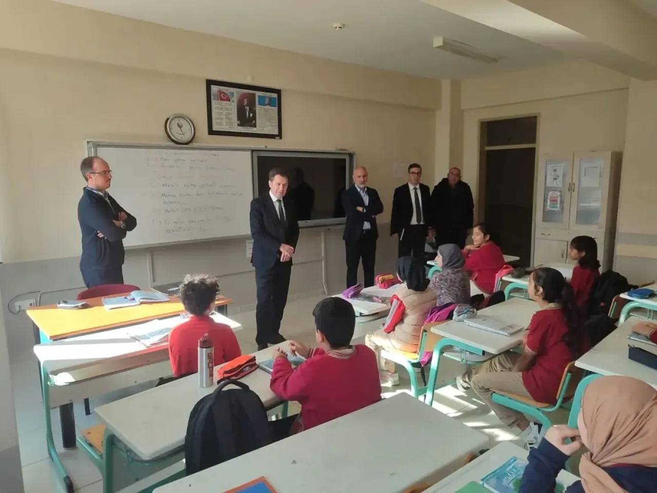 Karacabey İlçe Milli Eğitim Müdürü Hacı Ongun, İmam Hatip Ortaokulu'nu Ziyaret Etti Karacabey İlçe Milli Eğitim Müdürü Hacı Ongun, İmam Hatip Ortaokulu'nu Ziyaret Etti