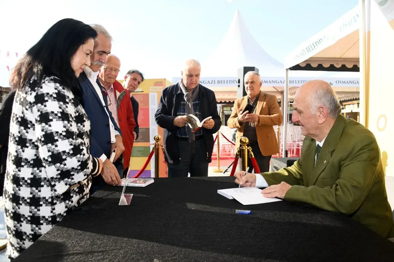 Kitap Tutkunları Bursa Osmangazi'de Buluşuyor Kitap Tutkunları Bursa Osmangazi'de Buluşuyor