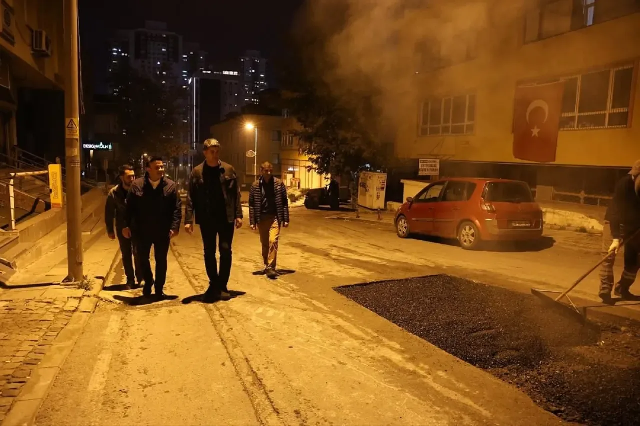 Ataşehir'de Yol Konforu Artıyor: Kayışdağı Mahallesi'nde Asfalt Yenileme Çalışmaları Ataşehir'de Yol Konforu Artıyor: Kayışdağı Mahallesi'nde Asfalt Yenileme Çalışmaları