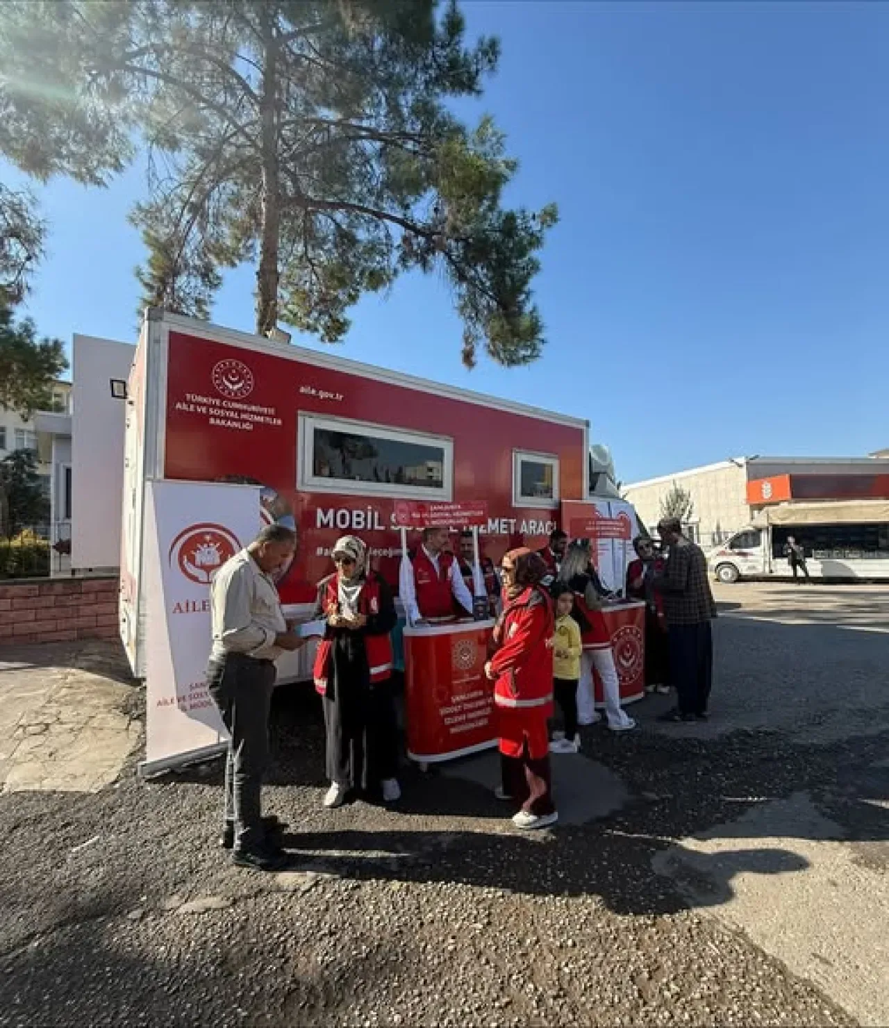 Bursa'da Mobil Sosyal Hizmet Merkezleri 226 Bin 668 Vatandaşa Ulaştı Bursa'da Mobil Sosyal Hizmet Merkezleri 226 Bin 668 Vatandaşa Ulaştı