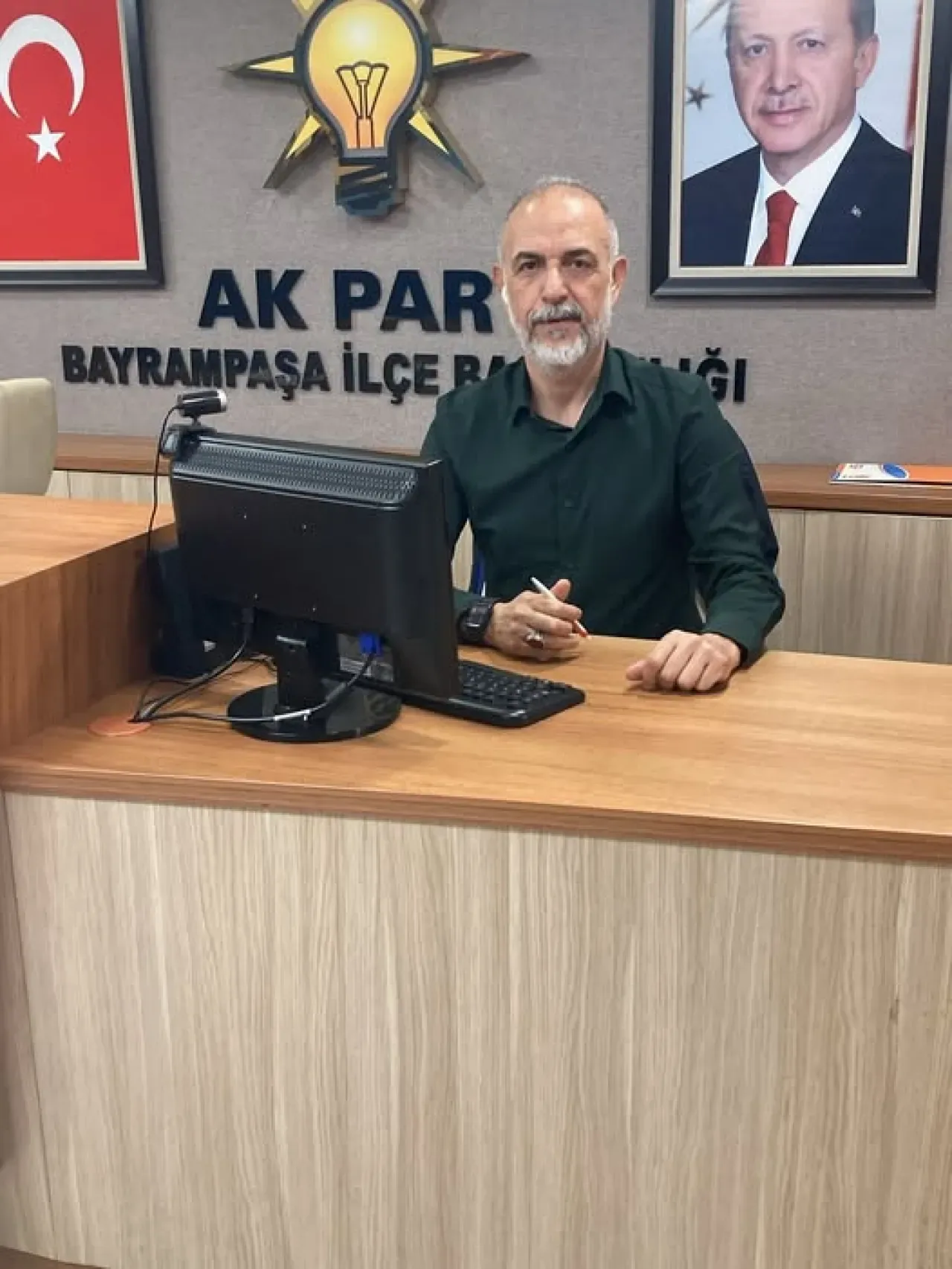 Bayrampaşa'da AK Parti İlçe Başkanlığı'nda Nöbetçi Sistem Bayrampaşa'da AK Parti İlçe Başkanlığı'nda Nöbetçi Sistem
