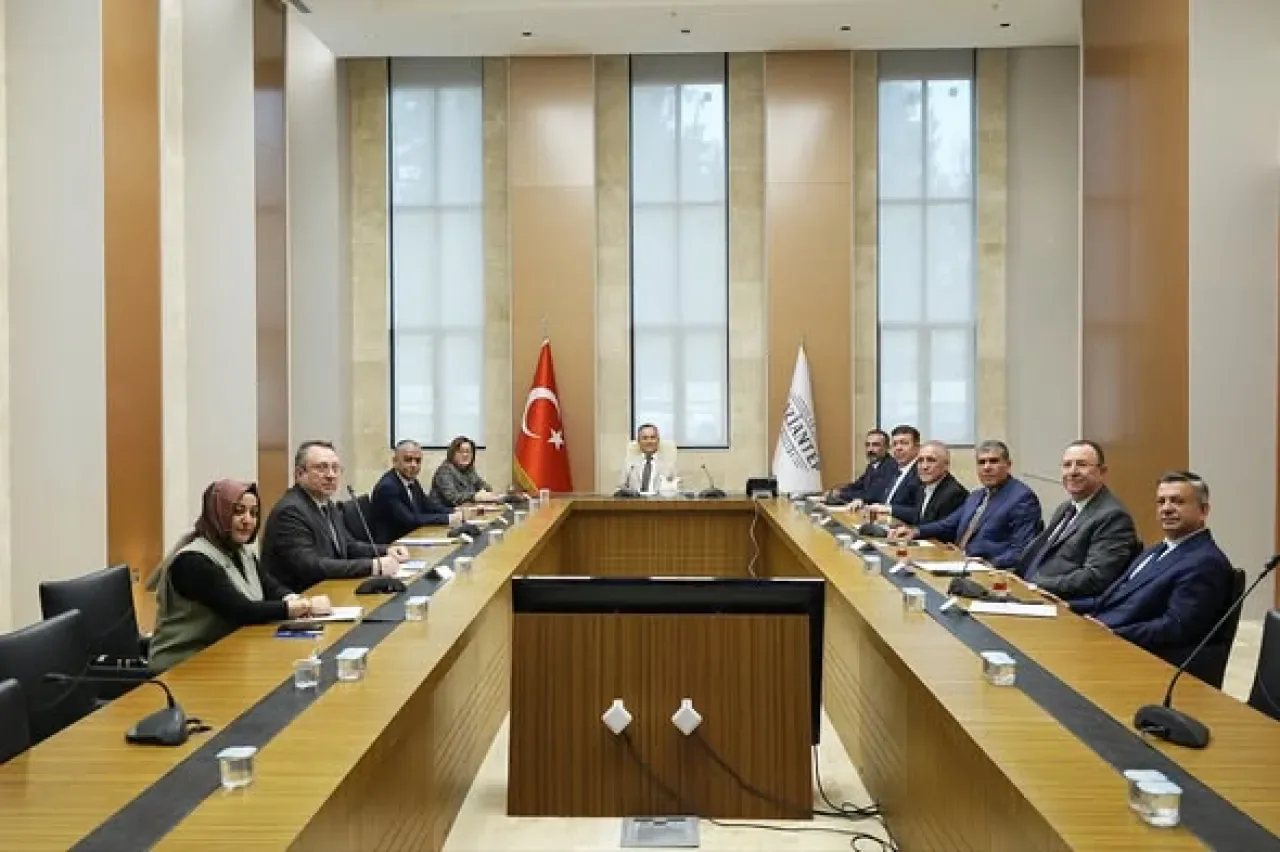Gaziantep'in Kalkınması için GAGEV Mütevelli Heyeti Toplantısı Yapıldı Gaziantep'in Kalkınması için GAGEV Mütevelli Heyeti Toplantısı Yapıldı
