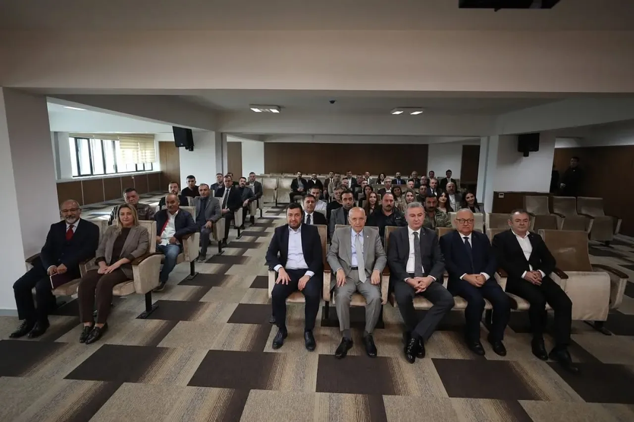 Yenimahalle Belediyesi, İlçeyi Türkiye'nin En Gelişmiş 5 İlçesi Arasına Sokma Hedefiyle Çalışmalarını Değerlendirdi Yenimahalle Belediyesi, İlçeyi Türkiye'nin En Gelişmiş 5 İlçesi Arasına Sokma Hedefiyle Çalışmalarını Değerlendirdi