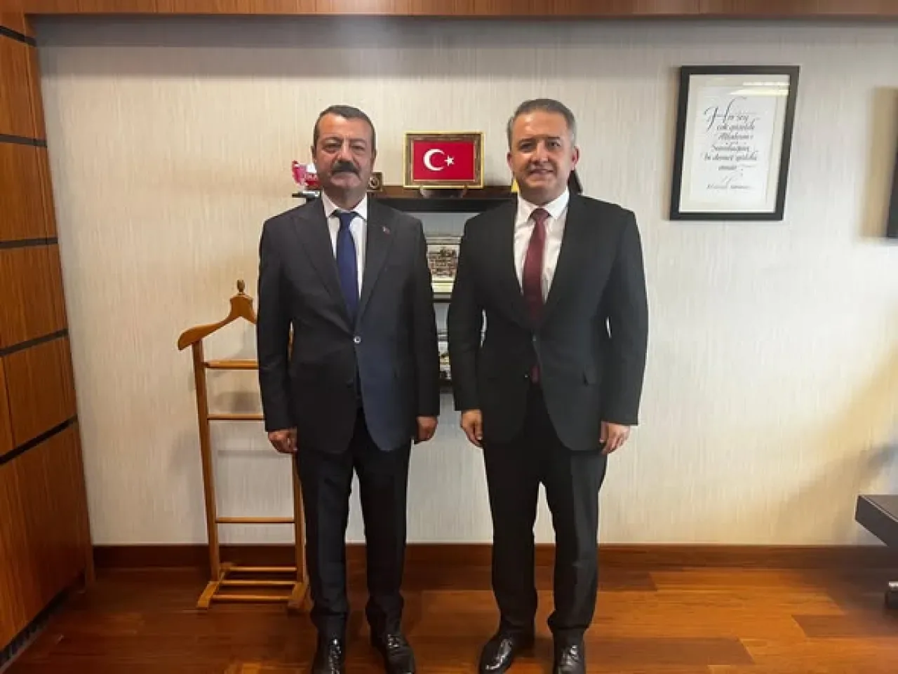 Düziçi Yarbaşı Belediye Başkanı Ökkeş Aksoy, TBMM'de Projelerini Paylaştı Düziçi Yarbaşı Belediye Başkanı Ökkeş Aksoy, TBMM'de Projelerini Paylaştı