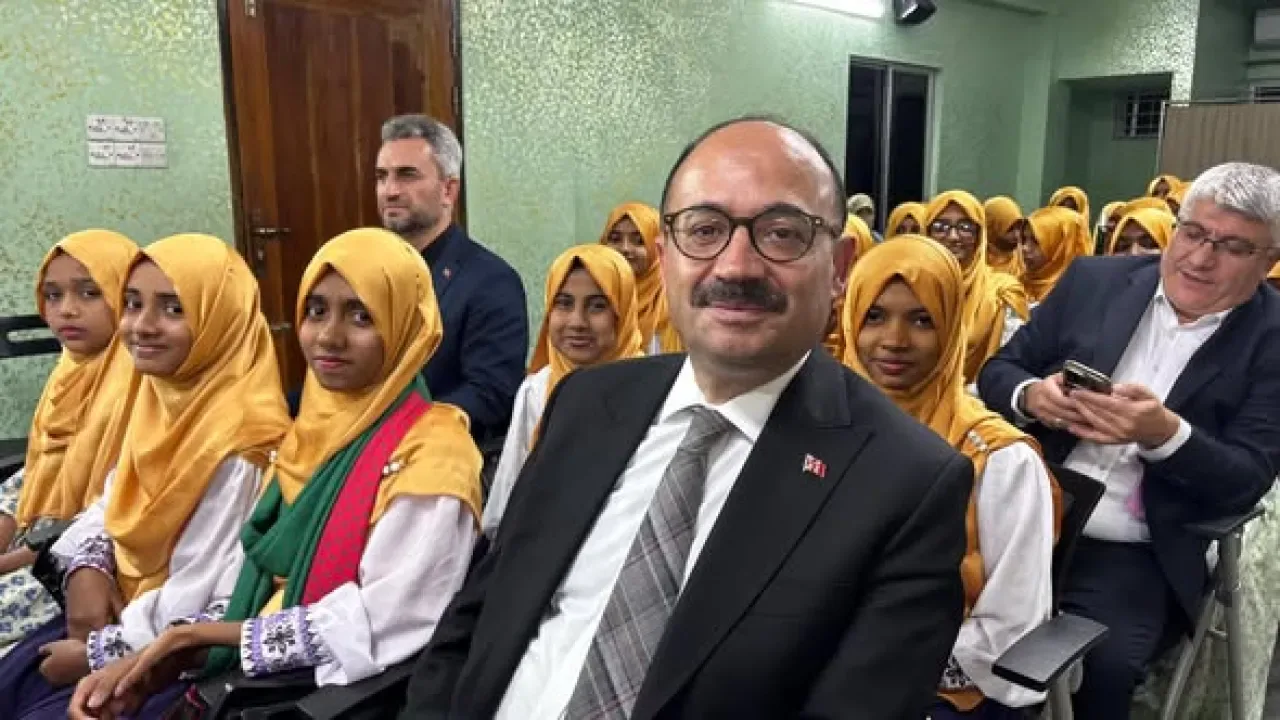 Bursa'da İHH'nın Rüya Evleri Yetimhanesi'nde Hafız Öğrencilerle Buluşma Bursa'da İHH'nın Rüya Evleri Yetimhanesi'nde Hafız Öğrencilerle Buluşma