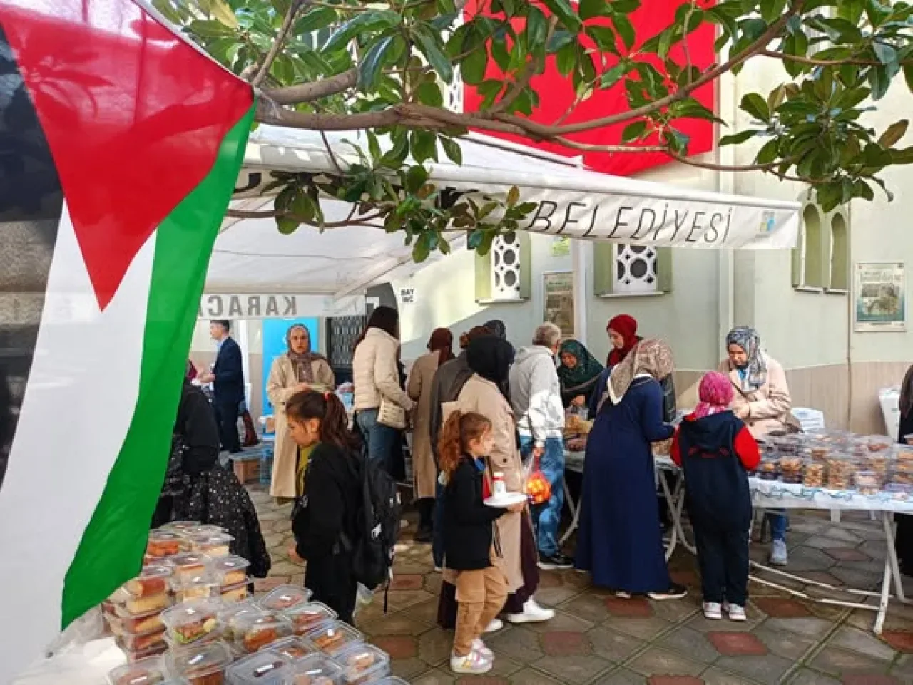 Karacabey'de Gazze İçin Dayanışma Kermesi Karacabey'de Gazze İçin Dayanışma Kermesi