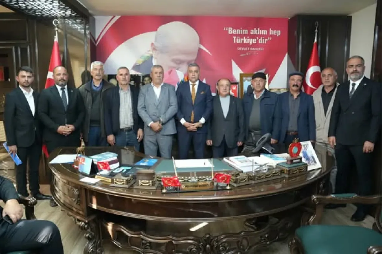 MHP Ankara İl Başkanı Alparslan Doğan, Kalecik Mahalle Muhtarlarını Makamında Ağırladı MHP Ankara İl Başkanı Alparslan Doğan, Kalecik Mahalle Muhtarlarını Makamında Ağırladı