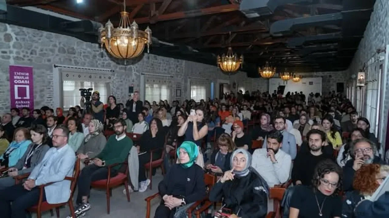Mimarlar Odası Ankara Şubesi'nde "Adaptive Reuse" Temalı Mimarlık Günleri'nin İkinci Günü Gerçekleşti Mimarlar Odası Ankara Şubesi'nde "Adaptive Reuse" Temalı Mimarlık Günleri'nin İkinci Günü Gerçekleşti