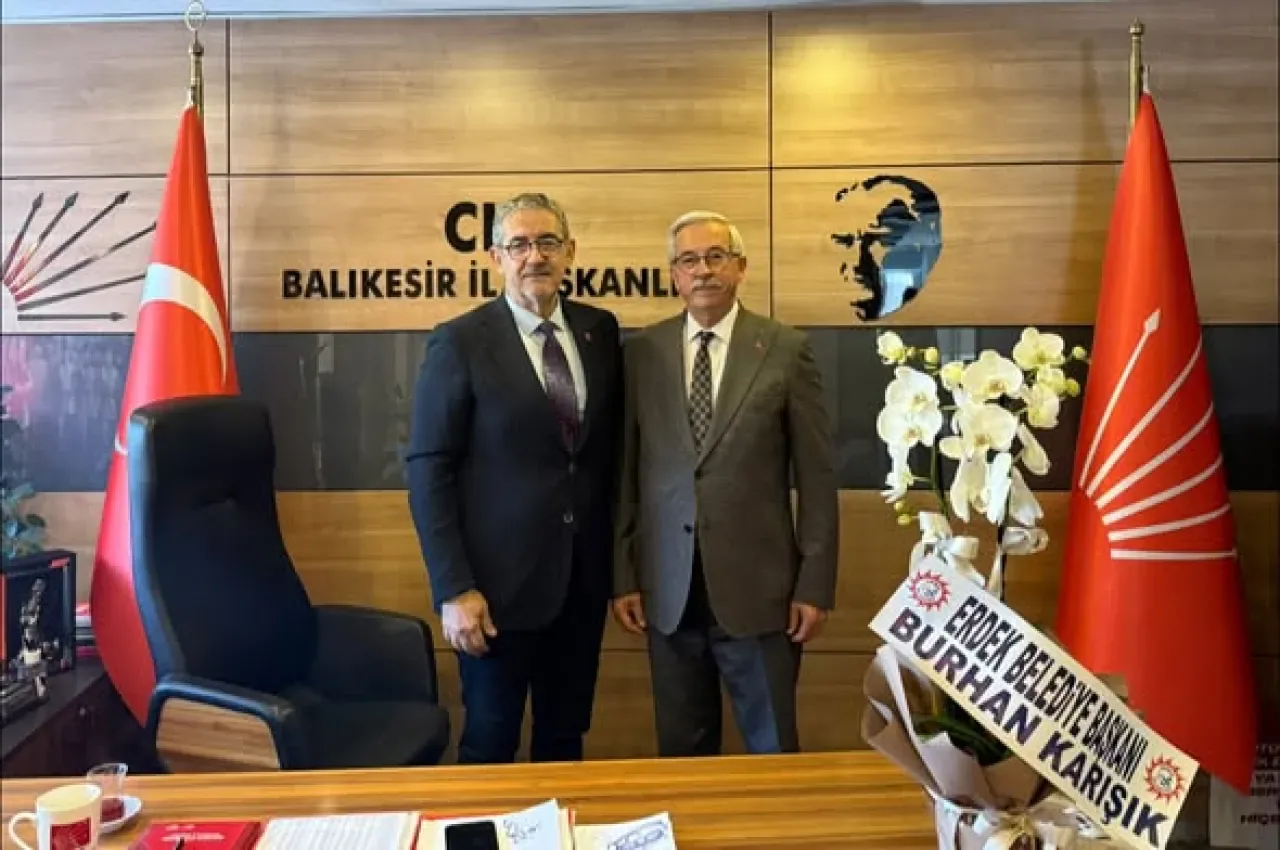 CHP Erdek İlçe Başkanı Erden Köybaşı'na Başarı Ziyareti CHP Erdek İlçe Başkanı Erden Köybaşı'na Başarı Ziyareti