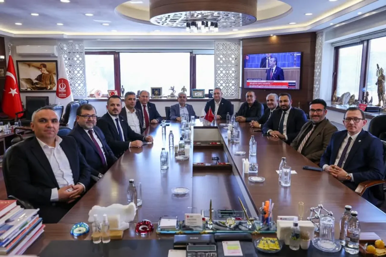 CHP'li Keçiören Belediye Başkan Adayı Mesut Özarslan, Yeni Dünya Vakfı Yönetimini Ağırladı CHP'li Keçiören Belediye Başkan Adayı Mesut Özarslan, Yeni Dünya Vakfı Yönetimini Ağırladı
