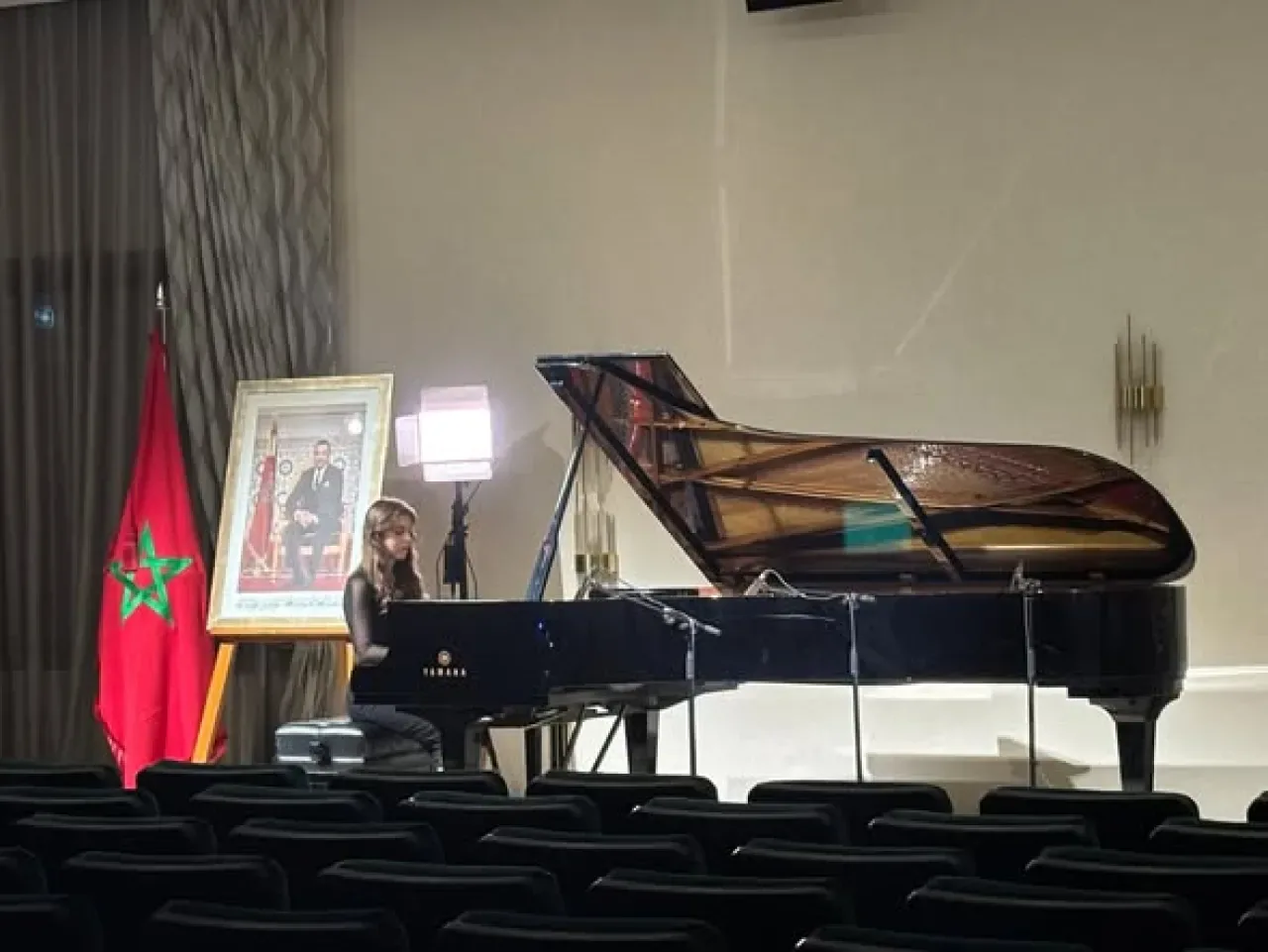 İzmirli Genç Piyanist Ayşe Nil Çetin, Fas'ta Dünya İkincisi Oldu İzmirli Genç Piyanist Ayşe Nil Çetin, Fas'ta Dünya İkincisi Oldu
