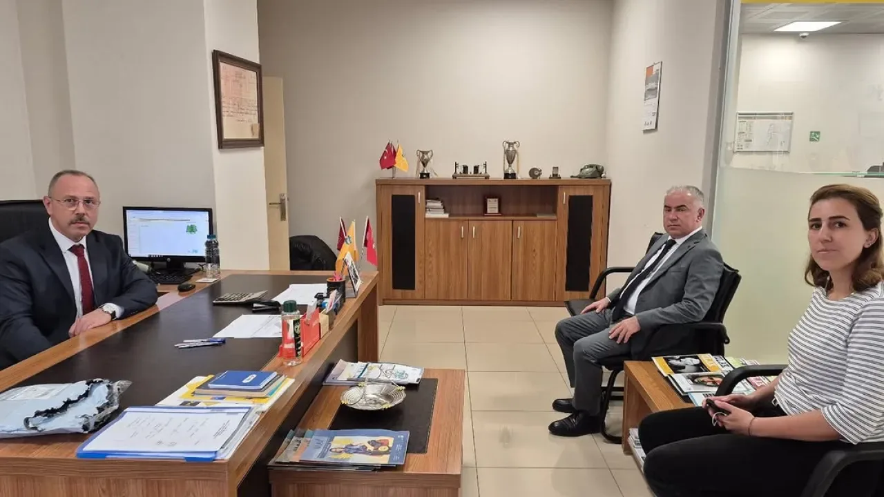Şile Kaymakamı Mustafa Çit, PTT Merkez Müdürlüğü'nü Ziyaret Etti Şile Kaymakamı Mustafa Çit, PTT Merkez Müdürlüğü'nü Ziyaret Etti