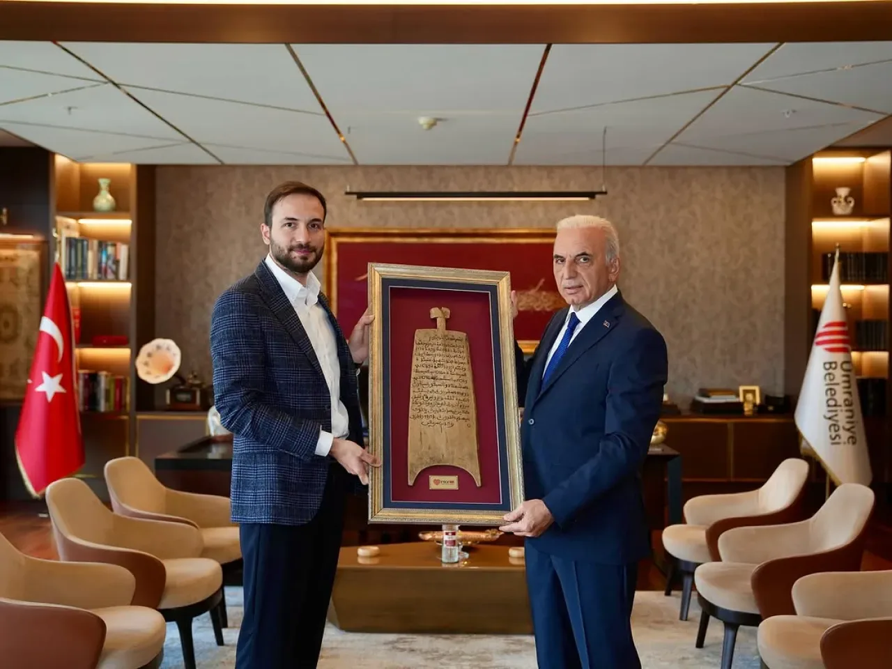 Ümraniye Belediye Başkanı İsmet Yıldırım, İnsan İzi Derneği Başkanı'nı Ağırladı Ümraniye Belediye Başkanı İsmet Yıldırım, İnsan İzi Derneği Başkanı'nı Ağırladı