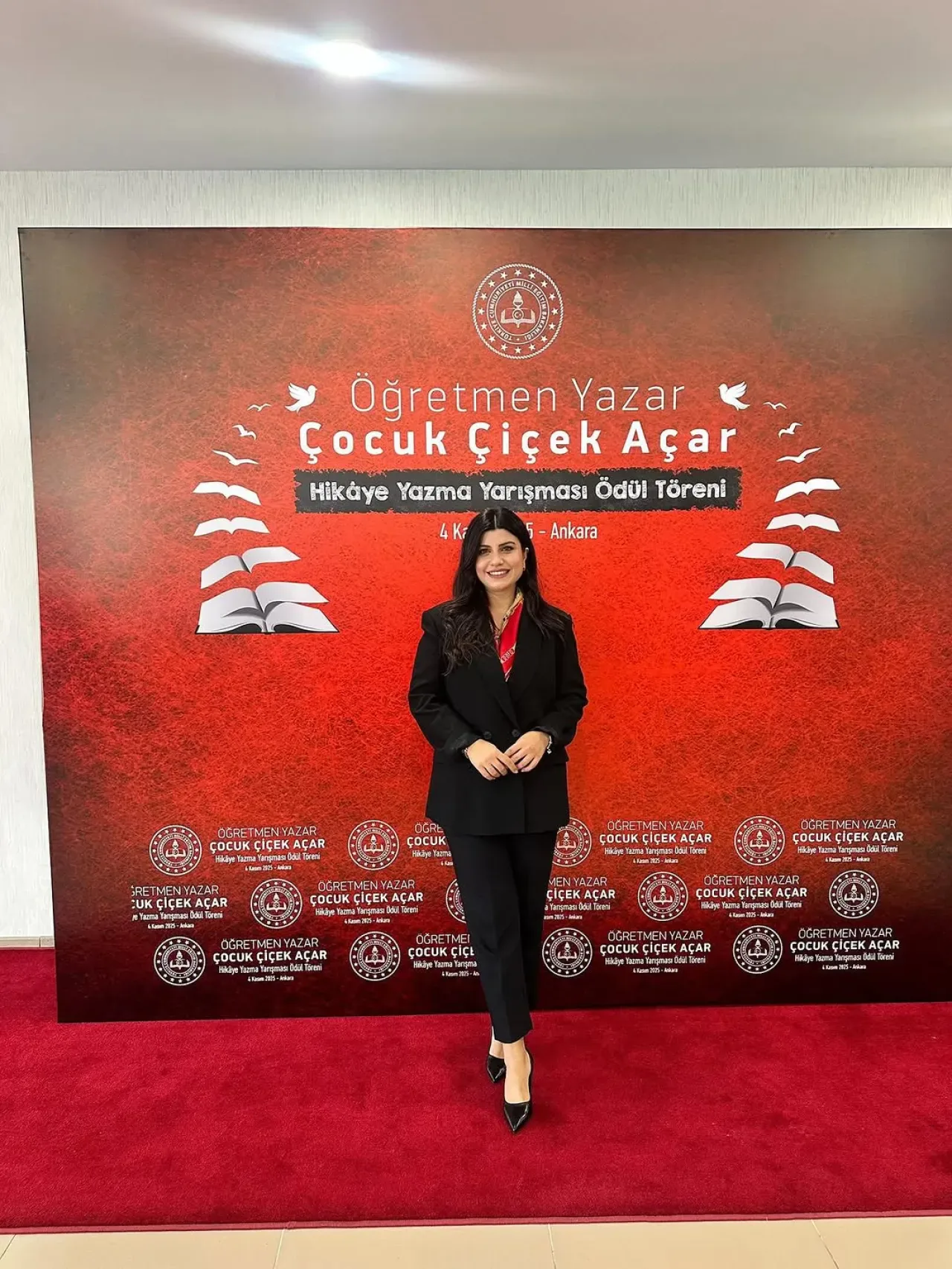 İstanbul'da Bir Öğretmenin Hikayesi Tüm Türkiye'deki Okullarda Dağıtılacak İstanbul'da Bir Öğretmenin Hikayesi Tüm Türkiye'deki Okullarda Dağıtılacak