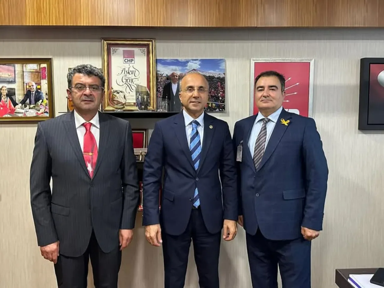 CHP'li Aşkın Genç'ten Emekli Astsubayların Hak Mücadelesine Destek CHP'li Aşkın Genç'ten Emekli Astsubayların Hak Mücadelesine Destek