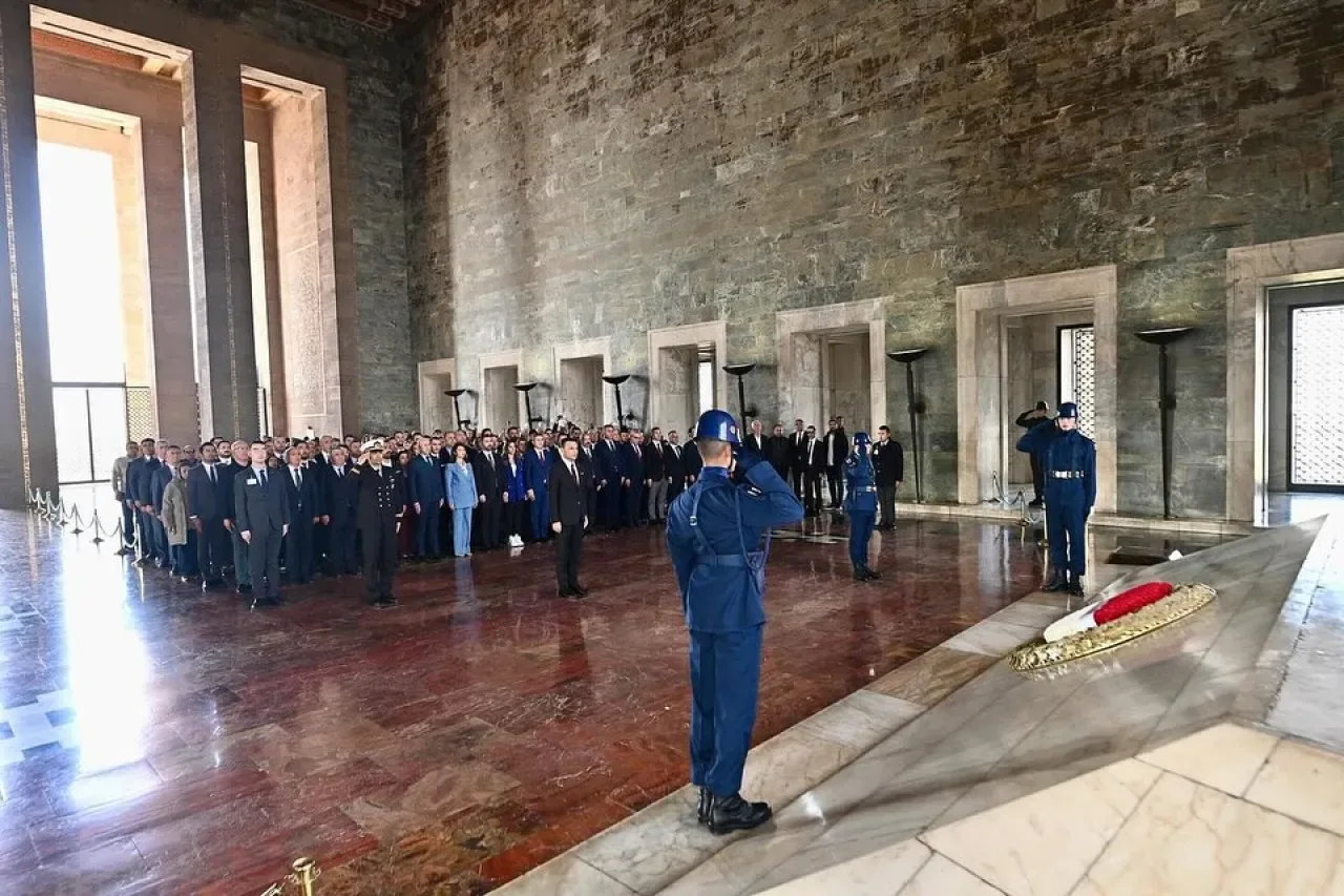 CHP'li Yöneticilerden Anıtkabir'de Atatürk ve İnönü'ye Ziyaret CHP'li Yöneticilerden Anıtkabir'de Atatürk ve İnönü'ye Ziyaret