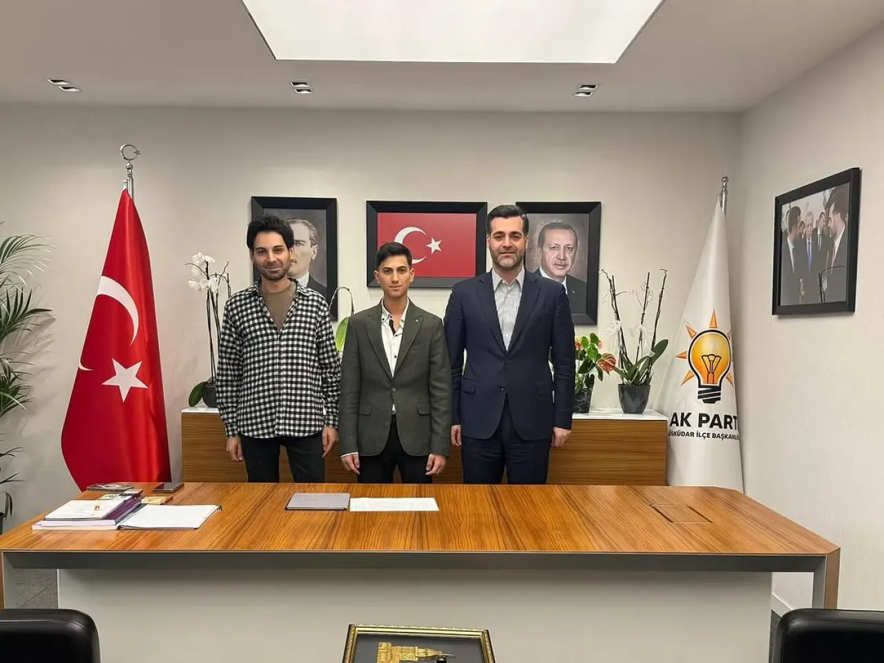 Genç Lider Yusuf Onur Özcan, AK Parti Üsküdar Gençlik Kolları'na Katıldı Genç Lider Yusuf Onur Özcan, AK Parti Üsküdar Gençlik Kolları'na Katıldı
