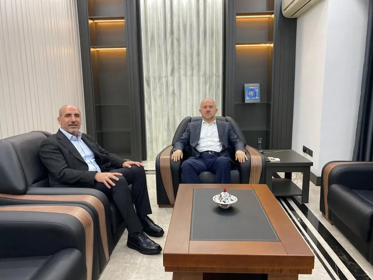 Ahmet CAN, Orhangazi Kaymakamı Zafer Karamehmetoğlu'nu Ziyaret Etti Ahmet CAN, Orhangazi Kaymakamı Zafer Karamehmetoğlu'nu Ziyaret Etti