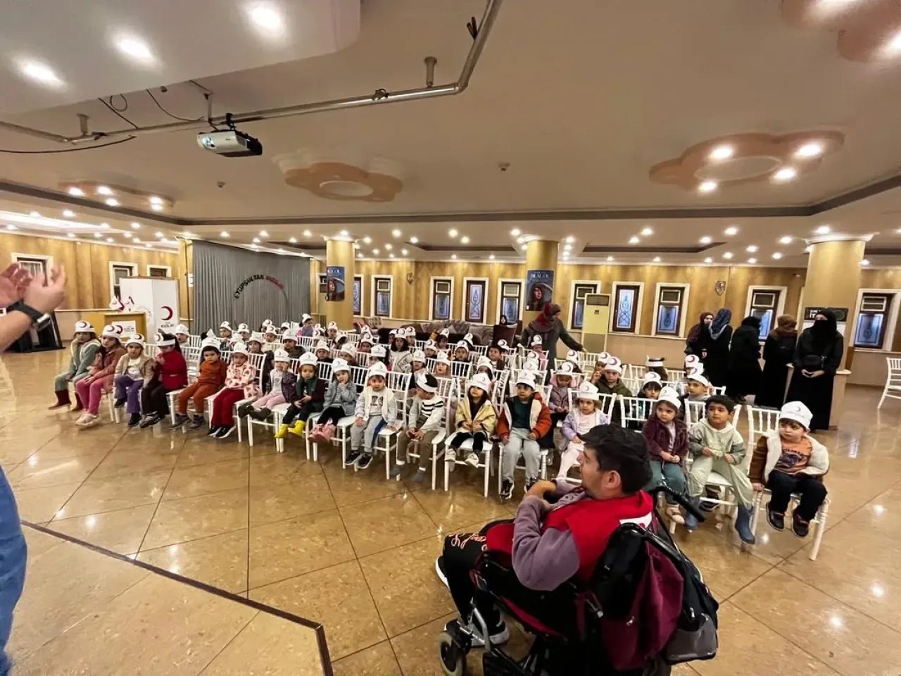 Türk Kızılay'ın Minik Misafirleri Eyüpsultan'da Buluştu Türk Kızılay'ın Minik Misafirleri Eyüpsultan'da Buluştu