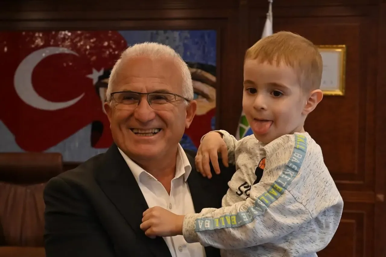Kumluca Belediyesi, DMD Kas Hastası Bulut İşgör ve Ailesini Ağırladı Kumluca Belediyesi, DMD Kas Hastası Bulut İşgör ve Ailesini Ağırladı