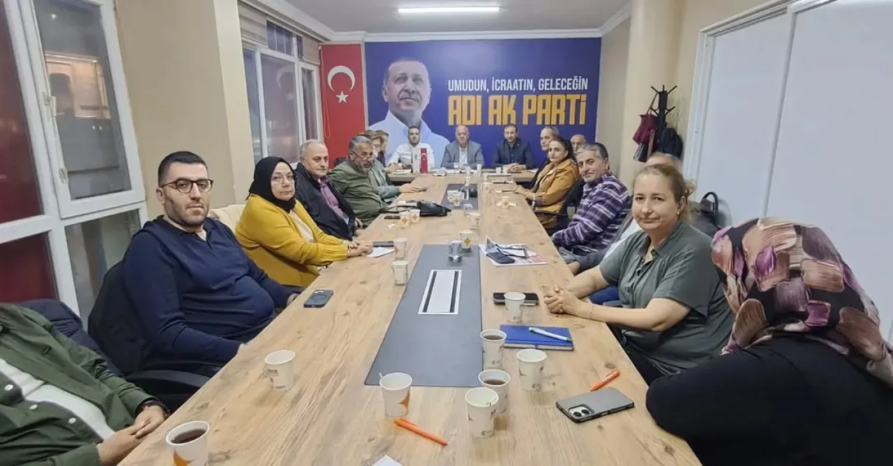 AK Parti Adalar İlçe Teşkilatı Haftalık Değerlendirme Toplantısını Gerçekleştirdi AK Parti Adalar İlçe Teşkilatı Haftalık Değerlendirme Toplantısını Gerçekleştirdi