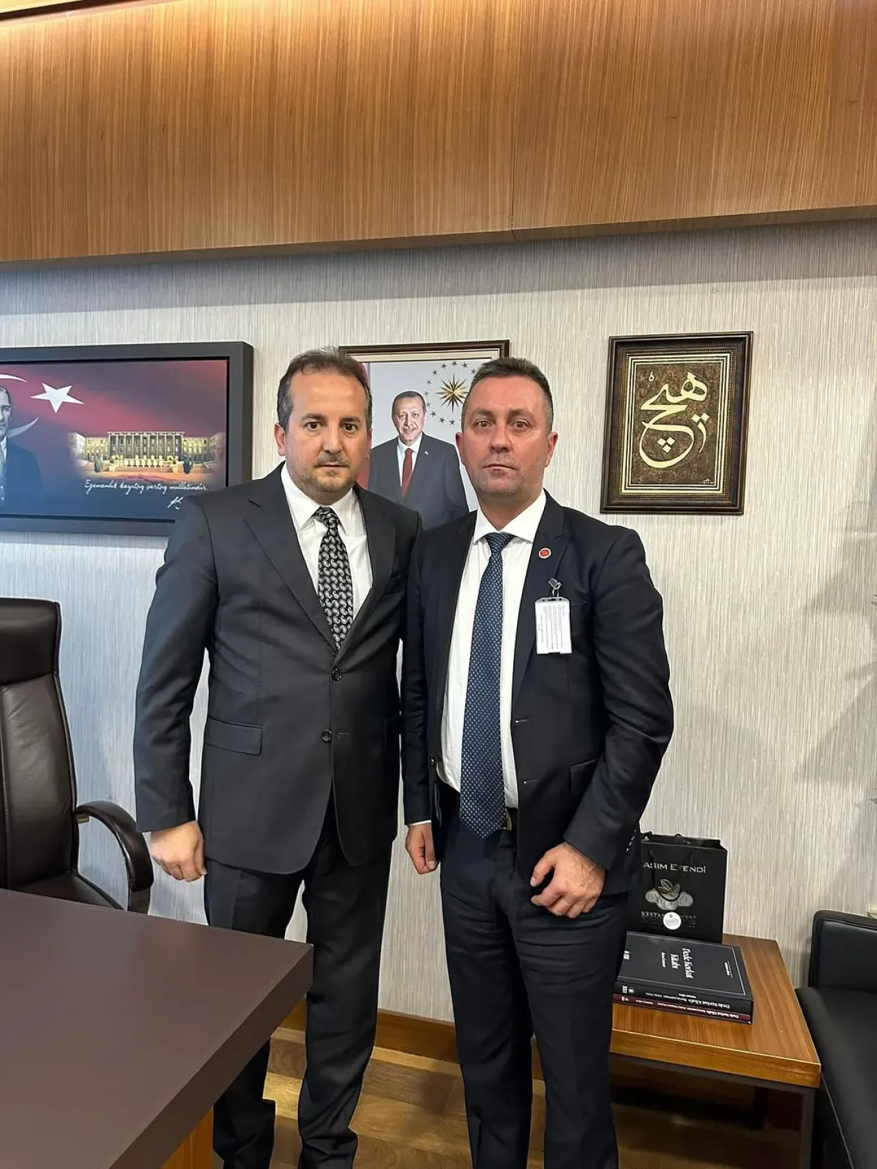 AK Parti Bursa Milletvekili Refik Özen, Mahalle Muhtarı ve Parti Gençlik Kolları Üyelerini Ziyaret Etti AK Parti Bursa Milletvekili Refik Özen, Mahalle Muhtarı ve Parti Gençlik Kolları Üyelerini Ziyaret Etti