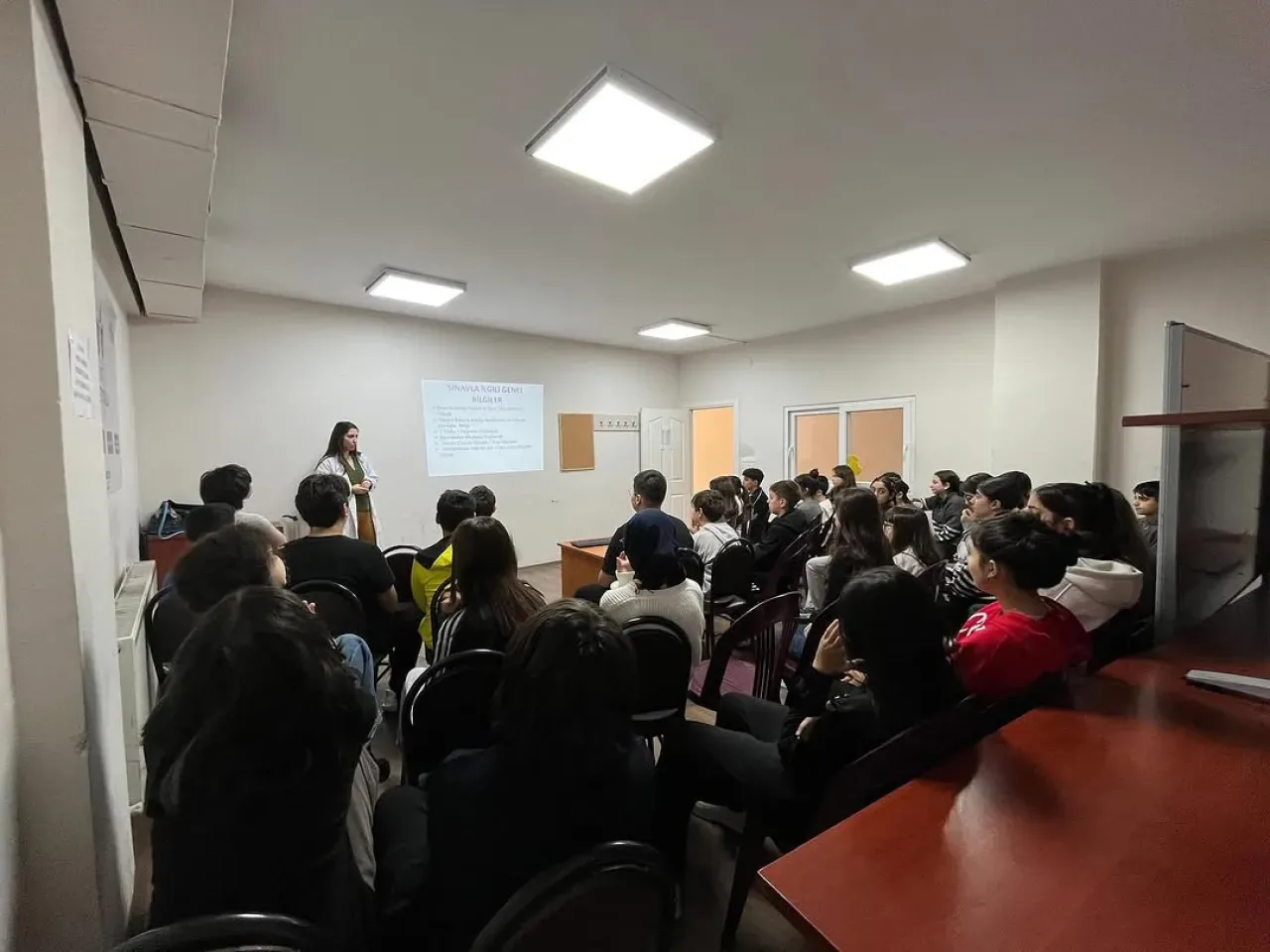Beyoğlu'nda LGS'ye Hazırlanan Öğrenciler İçin Seminer Düzenlendi Beyoğlu'nda LGS'ye Hazırlanan Öğrenciler İçin Seminer Düzenlendi
