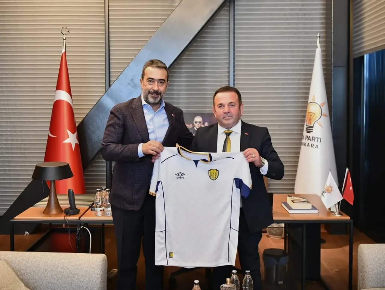MKE Ankaragücü Yönetimi, AK Parti Ankara İl Başkanı'nı Ziyaret Etti MKE Ankaragücü Yönetimi, AK Parti Ankara İl Başkanı'nı Ziyaret Etti
