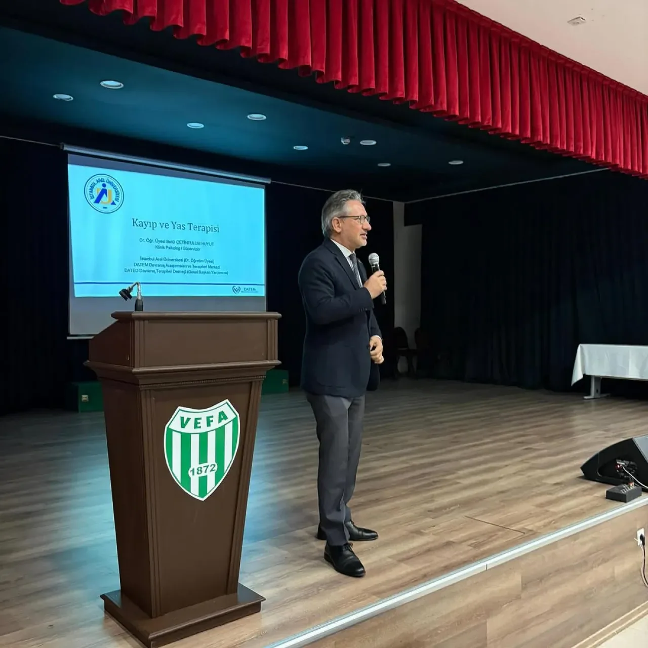 Fatih'te Rehber Öğretmenlere "Kayıp ve Yas Terapisi" Eğitimi Fatih'te Rehber Öğretmenlere "Kayıp ve Yas Terapisi" Eğitimi