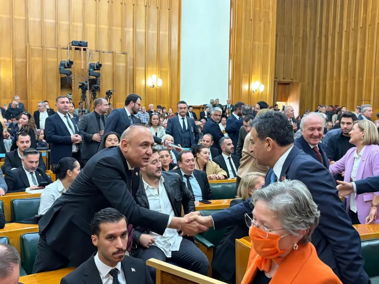 CHP Genel Başkanı Özgür Özel'den Gündeme İlişkin Önemli Açıklamalar CHP Genel Başkanı Özgür Özel'den Gündeme İlişkin Önemli Açıklamalar