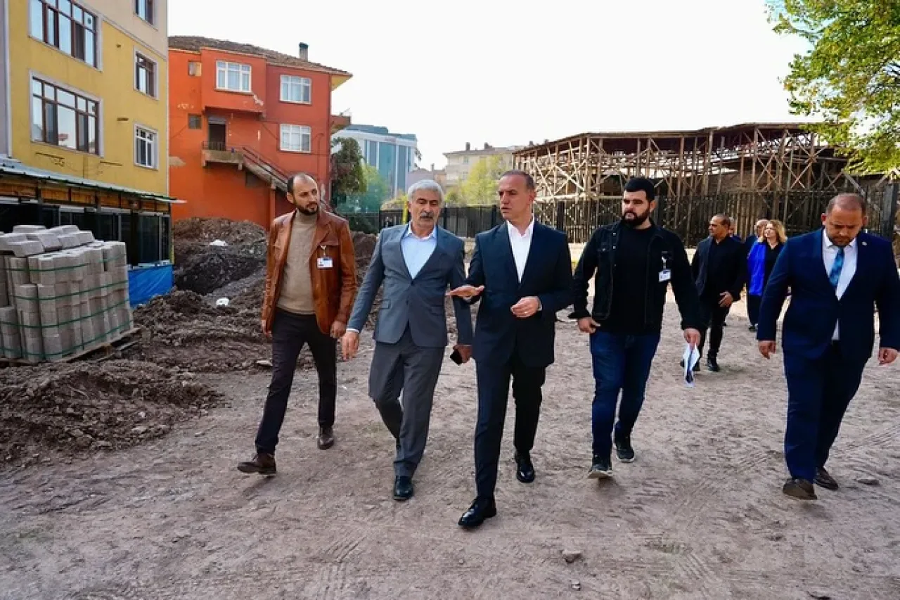 Sancaktepe Belediye Başkanı Alper Yeğin, Damatris Sarayı'ndaki Restorasyon Çalışmalarını Yerinde Denetledi Sancaktepe Belediye Başkanı Alper Yeğin, Damatris Sarayı'ndaki Restorasyon Çalışmalarını Yerinde Denetledi