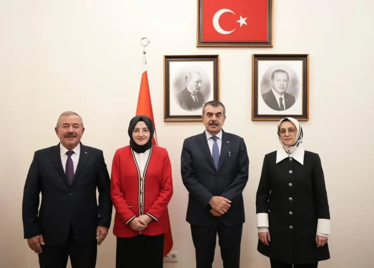 AK Parti Ankara Milletvekili Çam, Bakan Tekin ile Akyurt ve Çubuk'un Eğitim Projelerini Görüştü AK Parti Ankara Milletvekili Çam, Bakan Tekin ile Akyurt ve Çubuk'un Eğitim Projelerini Görüştü