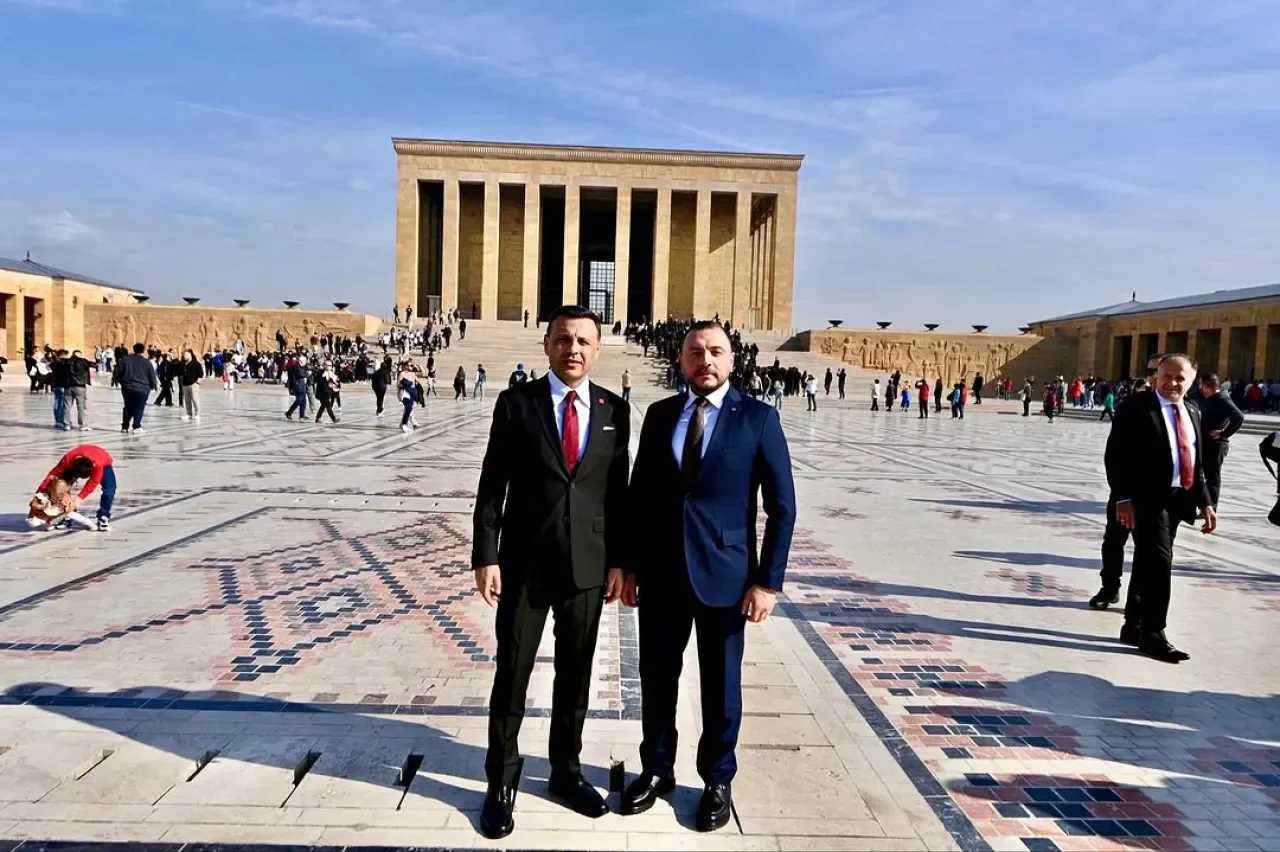 CHP Kartal İlçe Başkanlığı, Ankara'da Anıtkabir ve Grup Toplantısı Ziyaretlerini Gerçekleştirdi CHP Kartal İlçe Başkanlığı, Ankara'da Anıtkabir ve Grup Toplantısı Ziyaretlerini Gerçekleştirdi