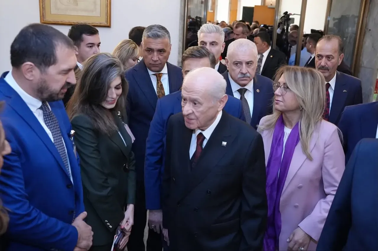 MHP Yenimahalle İlçe Başkanlığı, Bahçeli'nin Katıldığı TBMM Grup Toplantısında Yer Aldı MHP Yenimahalle İlçe Başkanlığı, Bahçeli'nin Katıldığı TBMM Grup Toplantısında Yer Aldı