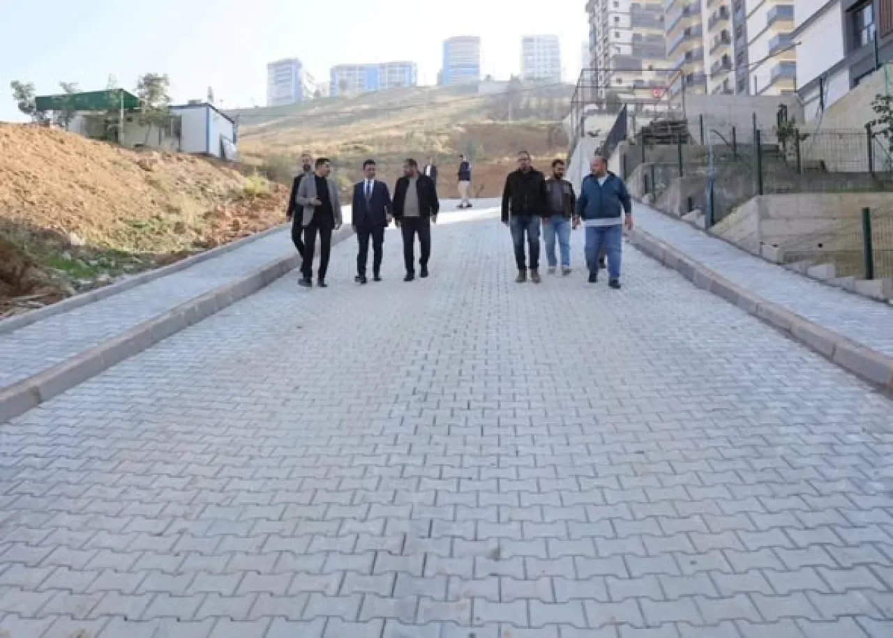 Bayraklı'da İmar Yolu ve Parke Çalışmaları Hız Kesmeden Devam Ediyor Bayraklı'da İmar Yolu ve Parke Çalışmaları Hız Kesmeden Devam Ediyor