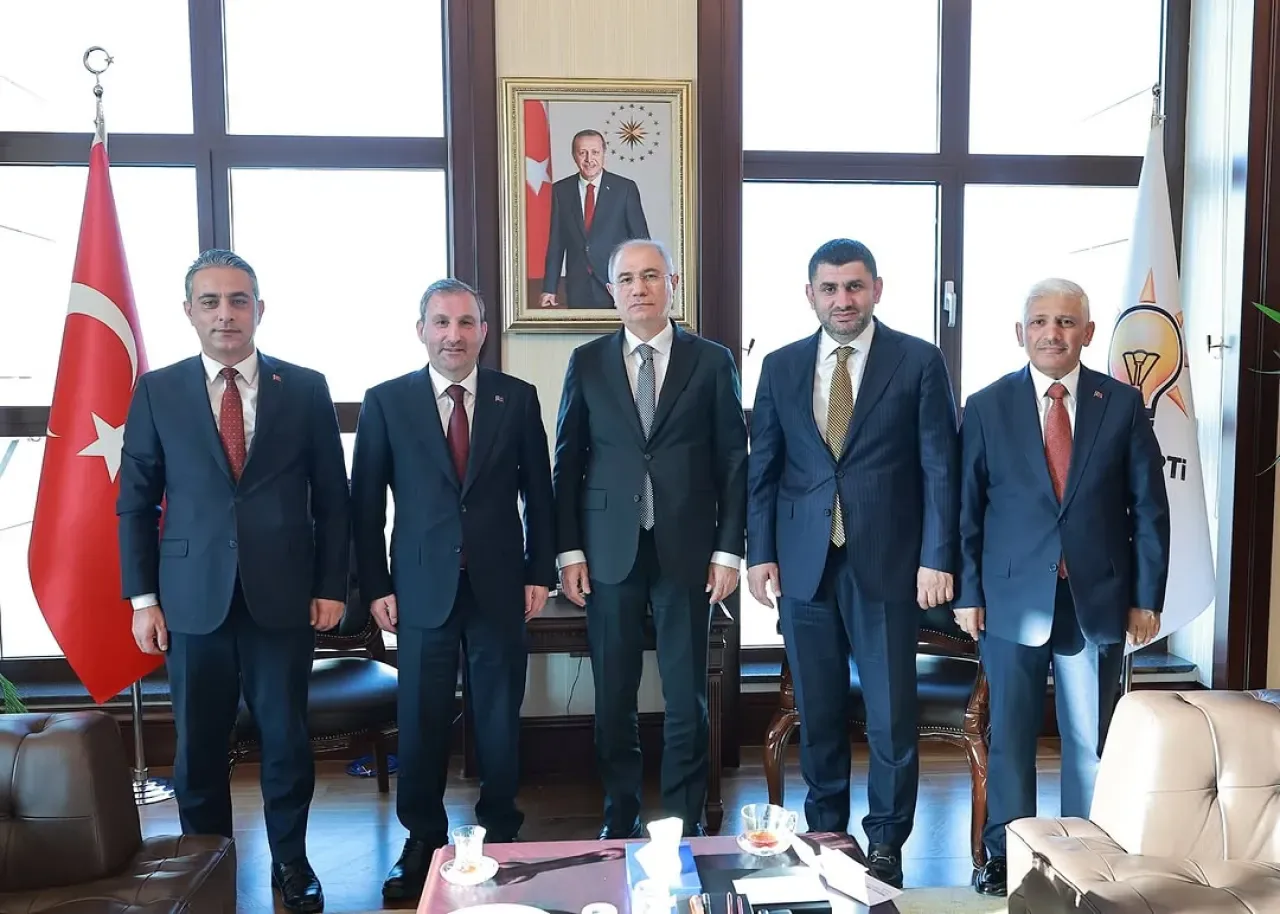 AK Parti'de Sultanbeyli Ziyareti: Parti Çalışmaları ve Teşkilat İstişareleri AK Parti'de Sultanbeyli Ziyareti: Parti Çalışmaları ve Teşkilat İstişareleri