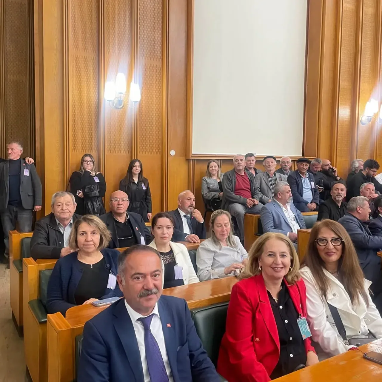 Ayaş CHP'li Yöneticiler TBMM'de Grup Toplantısına Katıldı Ayaş CHP'li Yöneticiler TBMM'de Grup Toplantısına Katıldı