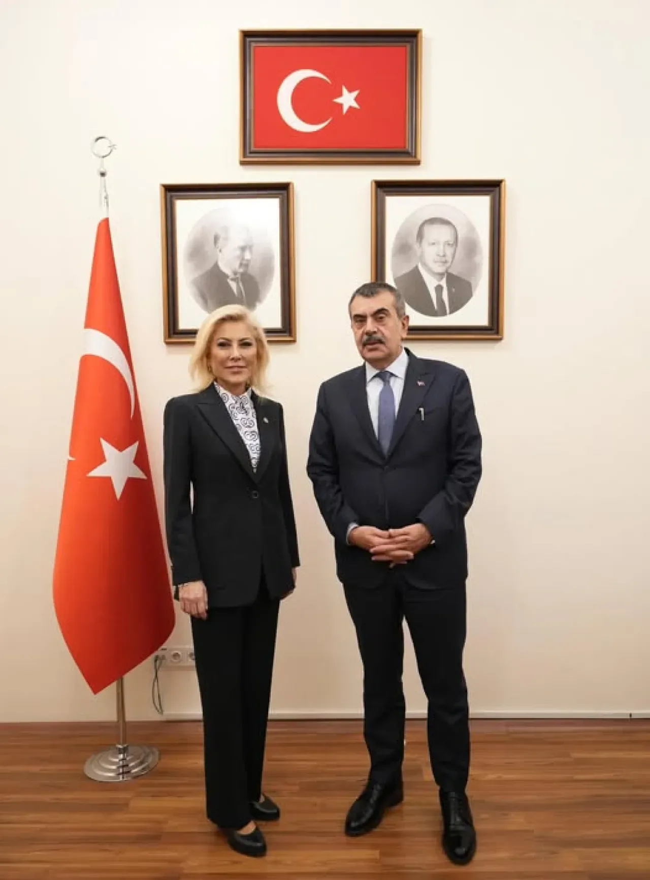 AK Parti İzmir Milletvekili Bursalı, Milli Eğitim Bakanı Tekin ile Görüştü AK Parti İzmir Milletvekili Bursalı, Milli Eğitim Bakanı Tekin ile Görüştü