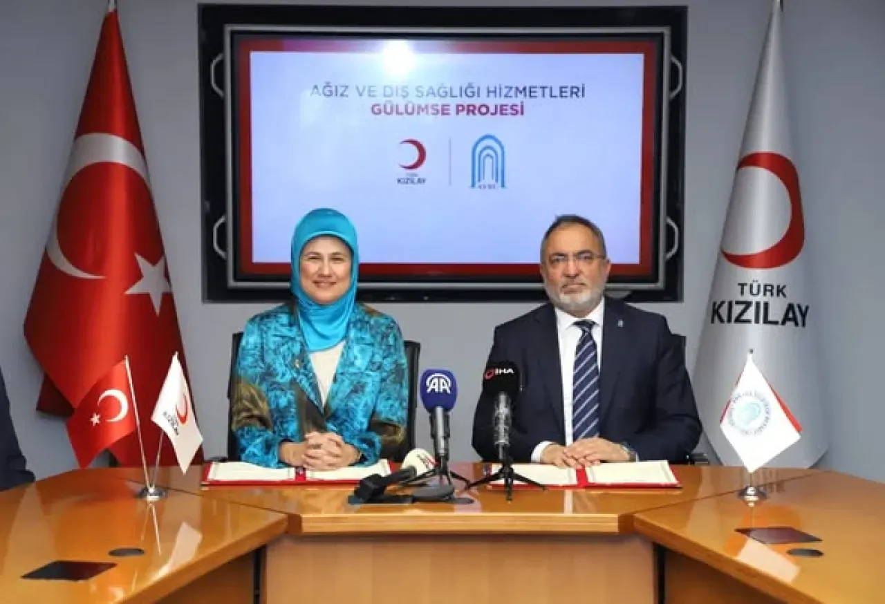 Ankara Yıldırım Beyazıt Üniversitesi ve Kızılay'dan "Gülümse Projesi" ile Mobil Diş Sağlığı Hizmeti Ankara Yıldırım Beyazıt Üniversitesi ve Kızılay'dan "Gülümse Projesi" ile Mobil Diş Sağlığı Hizmeti