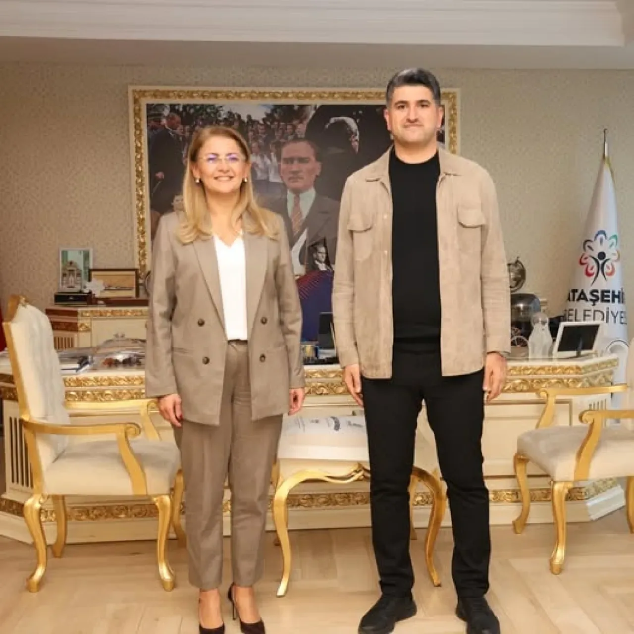 CHP'li Ataşehir Belediye Başkanı, Bakırköy Belediye Başkan Adayı Ovalıoğlu'nu Ziyaret Etti CHP'li Ataşehir Belediye Başkanı, Bakırköy Belediye Başkan Adayı Ovalıoğlu'nu Ziyaret Etti