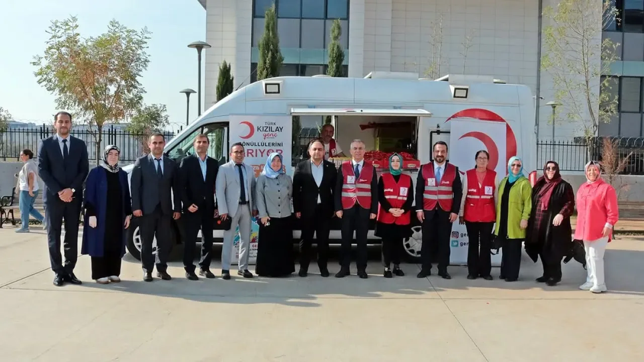 Maltepe'de Kızılay Haftası ve Kan Bağışı Etkinliği Düzenlendi Maltepe'de Kızılay Haftası ve Kan Bağışı Etkinliği Düzenlendi