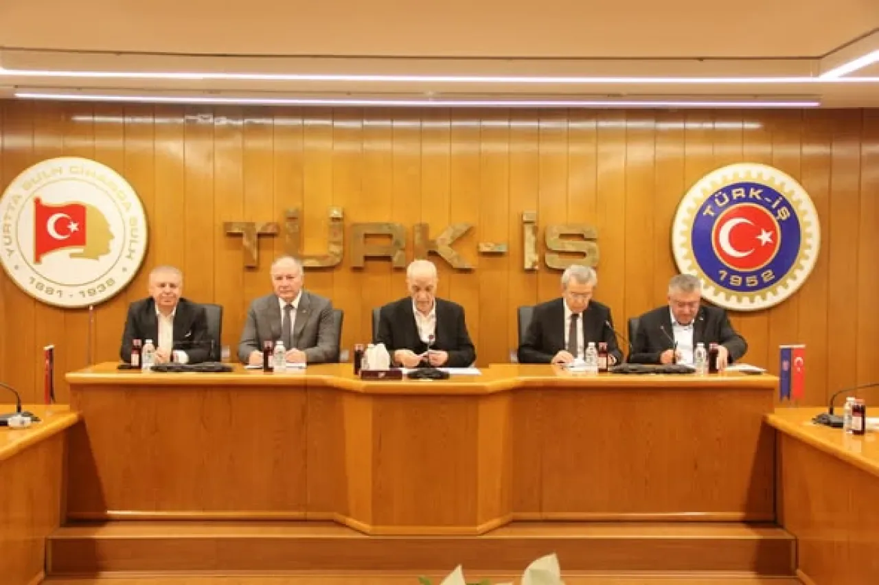 Türk-İş Başkanlar Kurulu'ndan Önemli Kararlar: Vergi Adaleti ve Sosyal Güvenlik Vurgusu Türk-İş Başkanlar Kurulu'ndan Önemli Kararlar: Vergi Adaleti ve Sosyal Güvenlik Vurgusu