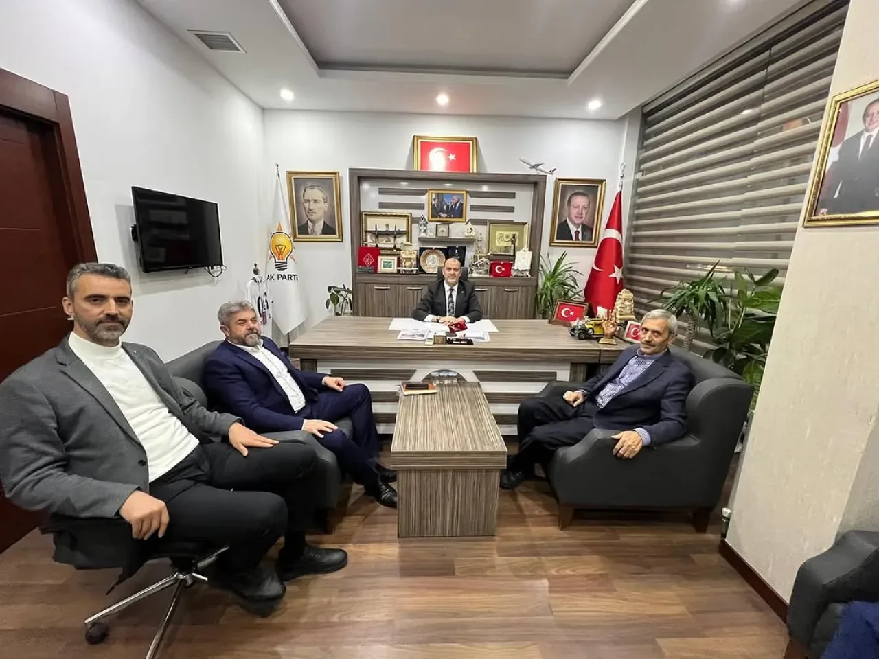 Yenimahalle AK Parti İlçe Başkanlığı'nda Haftalık Olağan Toplantı Yapıldı Yenimahalle AK Parti İlçe Başkanlığı'nda Haftalık Olağan Toplantı Yapıldı