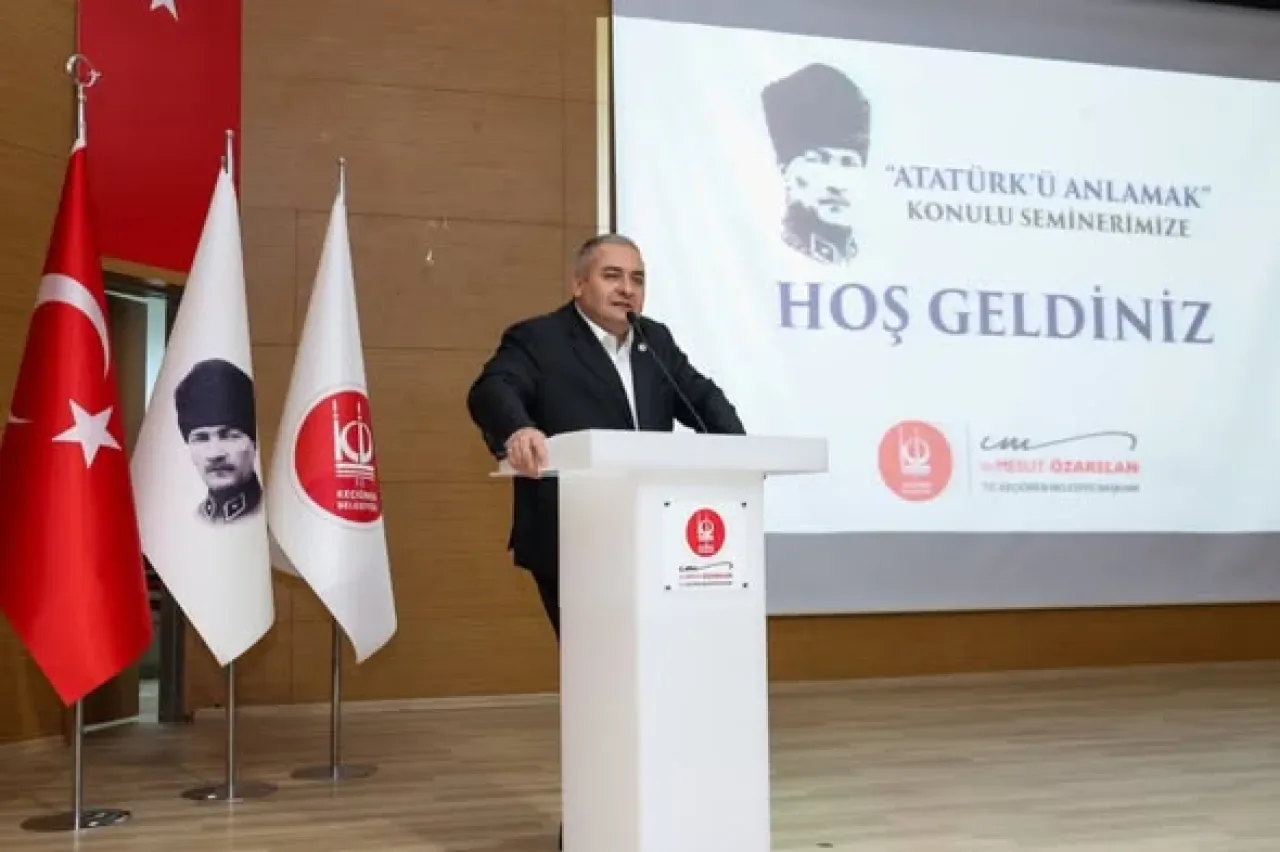 CHP'li Özarslan, KEÇMEK Kursiyerleri ile "Atatürk'ü Anlamak" Seminerinde Buluştu CHP'li Özarslan, KEÇMEK Kursiyerleri ile "Atatürk'ü Anlamak" Seminerinde Buluştu