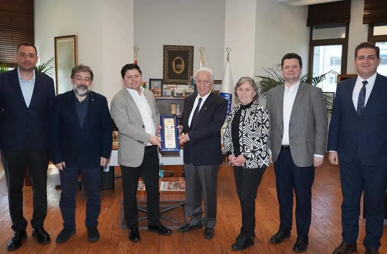 Kadıköy Belediyesi ve Mimarlar Odası İş Birliği Kapsamında Öğrencilerden Anlamlı Hediye Kadıköy Belediyesi ve Mimarlar Odası İş Birliği Kapsamında Öğrencilerden Anlamlı Hediye