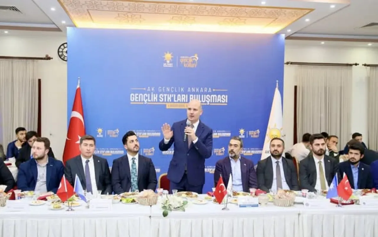 AK Partili İleri, Ankara'da Gençlik STK'ları ile Buluşmada Bir Araya Geldi AK Partili İleri, Ankara'da Gençlik STK'ları ile Buluşmada Bir Araya Geldi
